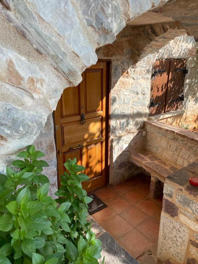 Find Your Peace In A Traditional Country House!!