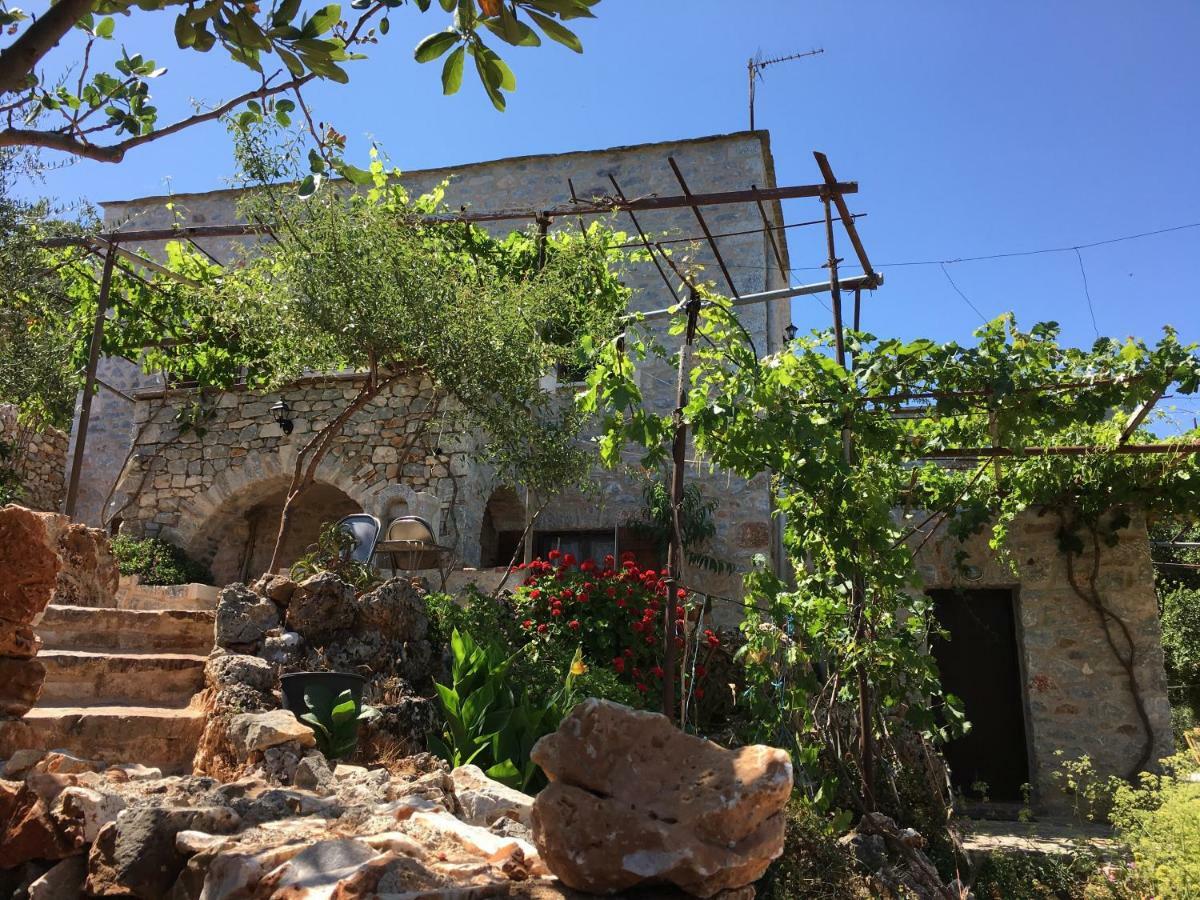 Apartment Find Your Peace In A Traditional Country House!!